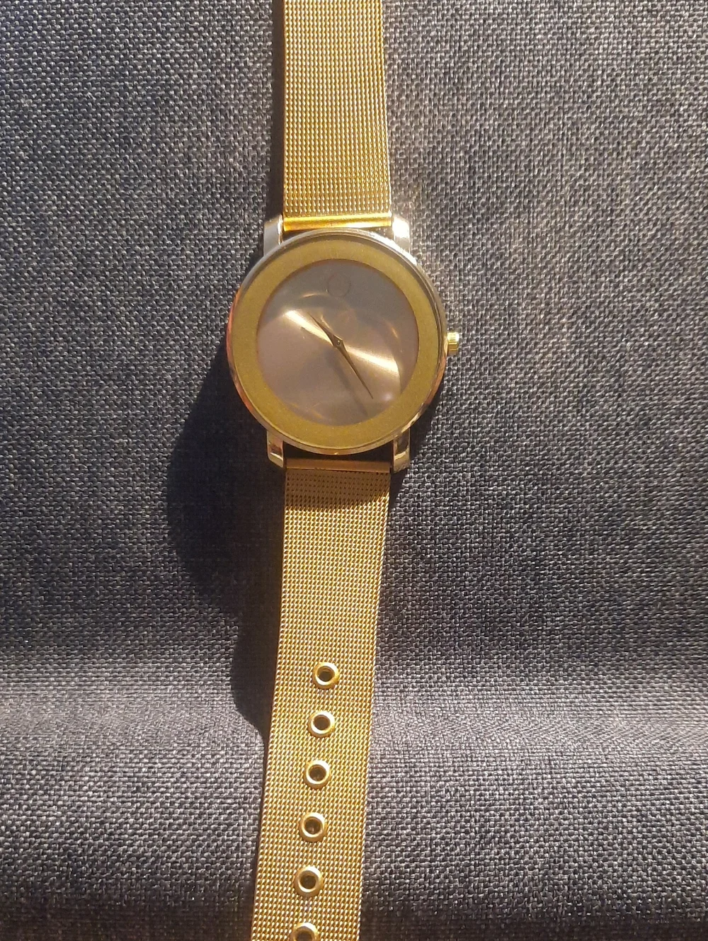 Gold Mesh Strap Minimalist Smartwatch - Sleek Gold Finish